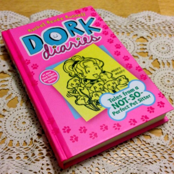 Dork Diaries, Volume 10, Middle Grades, Tales from a not so perfect pet sitter - Picture 1 of 6